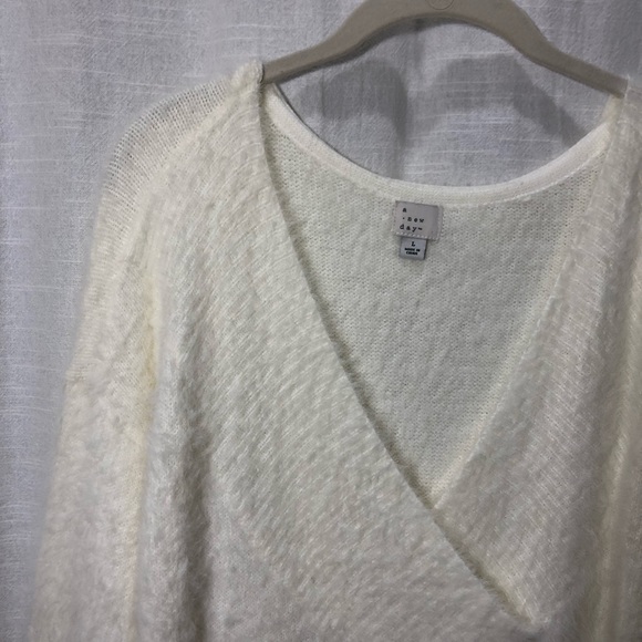 A NEW DAY TARGET off white v-neck sweater - Picture 4 of 8